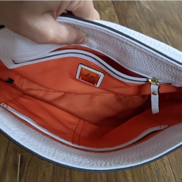 Milly white ostrich bag with tortoise shell link handle - Picture 2 of 5